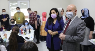 BAŞKAN ÇOLAKBAYRAKDAR, ERASMUS ÖĞRENCİLERİNİ MİSAFİR ETTİ