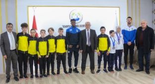 BAŞKAN ÖZTÜRK; “SPORUN VE SPORCUNUN HER ZAMAN YANINDAYIZ”