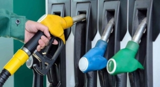 Benzin ve motorine bir büyük zam daha