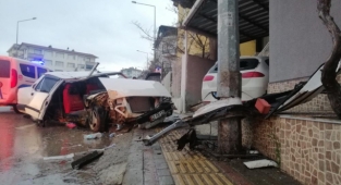 Bu otomobilden sağ çıktılar !