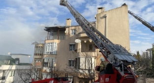 Büyükçekmece'de korkutan çatı yangını