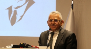BÜYÜKKILIÇ: “İSTİKLAL ŞAİRİMİZİ MİNNET VE ÖZLEMLE YÂD EDİYORUM”