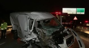 Çekmeköy'de zincirleme trafik kazası: 3 araç birbirine girdi