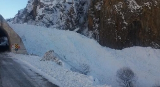 Çığ tehlikesi nedeni ile Hozat-Karaoğlan-Ovacık yolu ulaşıma kapatıldı