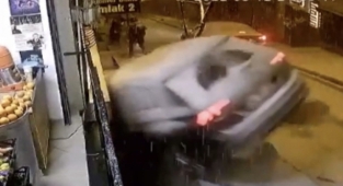 Cihangir'de karda dehşet anları kamerada