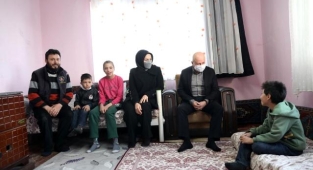 Çolakbayrakdar çifti, ev ziyaretlerini sürdürüyor