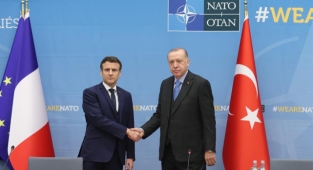 Cumhurbaşkanı Erdoğan, Macron ile bir araya geldi