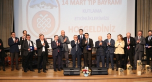 DOKTOR BAŞKANA KAYSERİ TABİPLER ODASI'NDAN ÖZEL ÖDÜL
