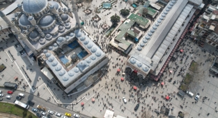 Eminönü'nde Ramazan yoğunluğu havadan görüntülendi