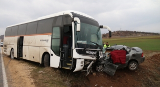 Eskişehir'de trafik kazası: Ölü ve yaralılar var