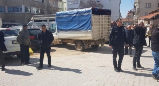 Hasmını ilçenin göbeğinde vurdu