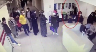 Hastanelerde röntgen çektiren yaşlıları dolandıran şahıs yakalandı