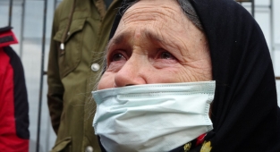 Heyelanda evi yıkılan yaşlı kadın: '60 senelik emeğim gitti'