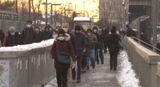İstanbul'da kar tatili dönüşü vatandaşlar toplu taşıma araçlarına yöneldi