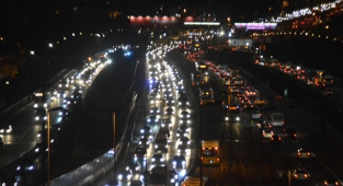 İstanbul güne yağmurla uyandı, kent genelinde trafik hareketliliği yaşandı