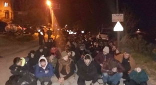 İzmir'de kamyon içinde 152 göçmen yakalandı!