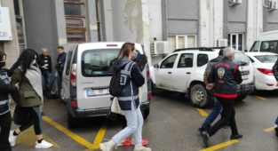 İzmir merkezli internet dolandırıcılığı operasyonu: 5 tutuklama