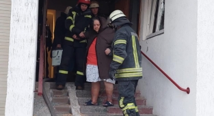 Kiev'de 16 katlı binaya roket isabet etti: 1 ölü, 3 yaralı