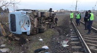 Kırklareli'nde trenle işçi servisi çarpıştı: 27 yaralı