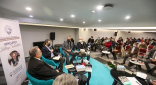 KİTAP SOHBETLERİ 'GEÇMİŞTEN GELECEĞE' UZANDI
