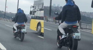 Köprü geçiş ücretinden kaçan motosikletliden pes dedirten yöntem