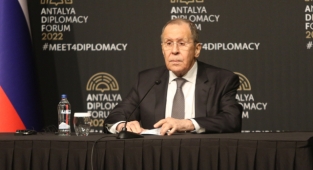 Lavrov: 'Başkan Putin, Zelenski ile görüşebilir, temastan kaçmaz'