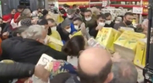Marketlerde Yağ İzdihamı! Bu Görüntüler Tarihe Geçecek!