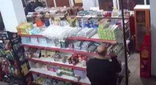 Markette ilginç hırsızlık