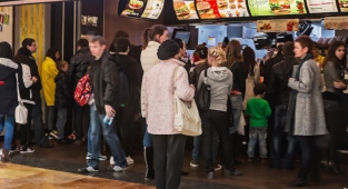 McDonald's Rusya'da kapatma kararı almıştı! Hamburgerler karaborsaya düştü