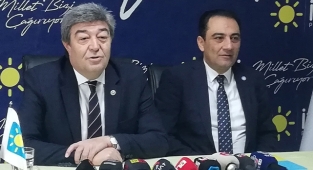 Milletvekili Dursun Ataş'tan Memduh Büyükkılıç'a billboard çıkışı!