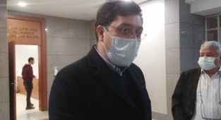 Murat Hazinedar hakimi reddederek salonu terk etti