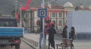 Patenli gençlerin bayrak hassasiyeti