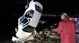 Samsun'da otomobil denize uçtu: 1 ölü, 2 yaralı
