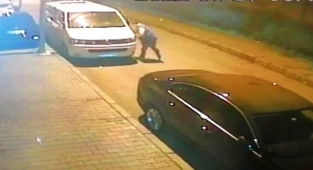Sultangazi'de bir şahıs 6 aracın lastiklerini patlattı