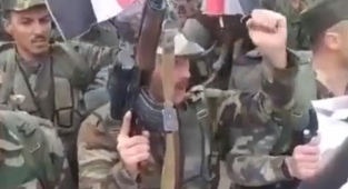 Suriye'de Putin'e destek gösterisi: Ellerinde Rusya ve Suriye bayrakları vardı