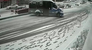 Sürücülerin buzlu yollardaki ecel terleri kameralara böyle yansıdı