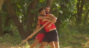 Survivor'da Batuhan Karacakaya ve Mert Öcal birbirine girdi! Acil durum konseyi duruma el koydu