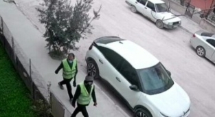 Teknik servis gibi gelip mahalledeki doğalgaz topraklamalarını çaldılar