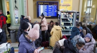 Tren garı umut istasyonu oldu! Savaş mağdurları için son çare!