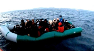 Türk karasularına itilen 36 göçmen kurtarıldı
