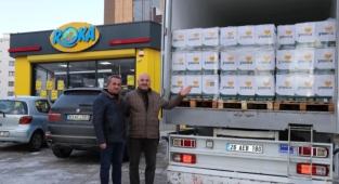 Türkiye'de gündem olan market sahibinin sıvı yağ yüklü tırları Van'a geldi