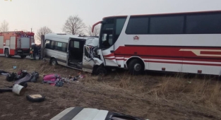 Ukrayna'da tahliye araçları çarpıştı: 7 ölü, 9 yaralı