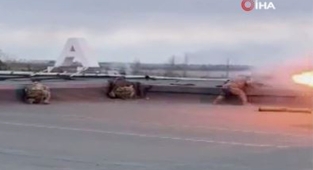 Ukraynalı askerler, Rus tankını imha ettiği anları kayda aldı
