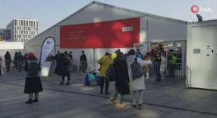 Ukraynalı sığınmacılar Berlin Merkez Tren İstasyonu'nda yoğunluğa neden oldu