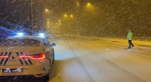 Ve İstanbul'da beklenen kar yağışı başladı!