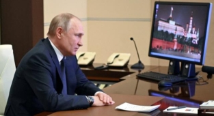 Vladimir Putin'den yurt dışında yaşayan Ruslara sert tepki: Böyleleri annelerini de satar