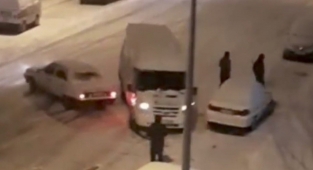 Yollar çarpışan araba pistine döndü, kazalar peş peşe geldi