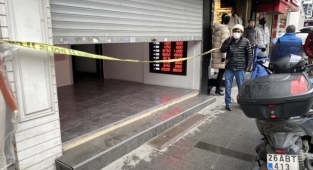 Zeytinburnu'nda döviz bürosuna silahlı soygun girişimi kamerada