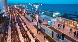 1 kilometrelik dev iftar sofrası: Bu sofranın başı var sonu yok