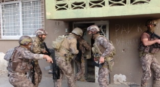 1 Mayıs'ı kana bulayacaklardı: 12 adrese yapılan eş zamanlı operasyonda el yapımı patlayıcı ele geçirildi